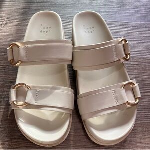 2 Band Buckle Footbed Sandals size 7 in cream